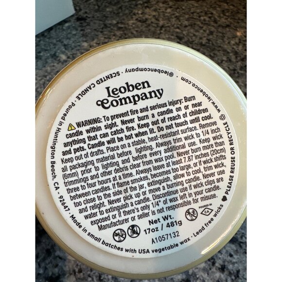 Leoben Company Jasmine Santal Candle 17 Ounces 2 Wick Soy Wax Blend Fragrance - Picture 3 of 5